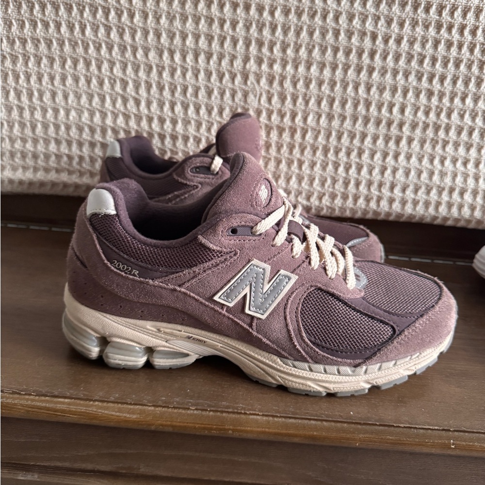 New Balance 2002 R sneakers - Picture 6 of 6